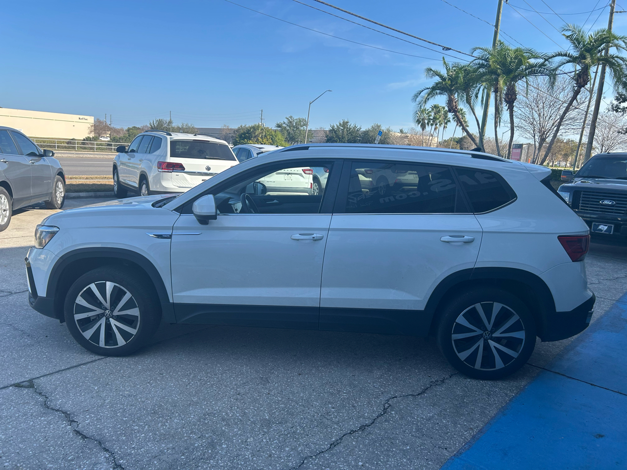 Volkswagen Taos SE FWD 2024