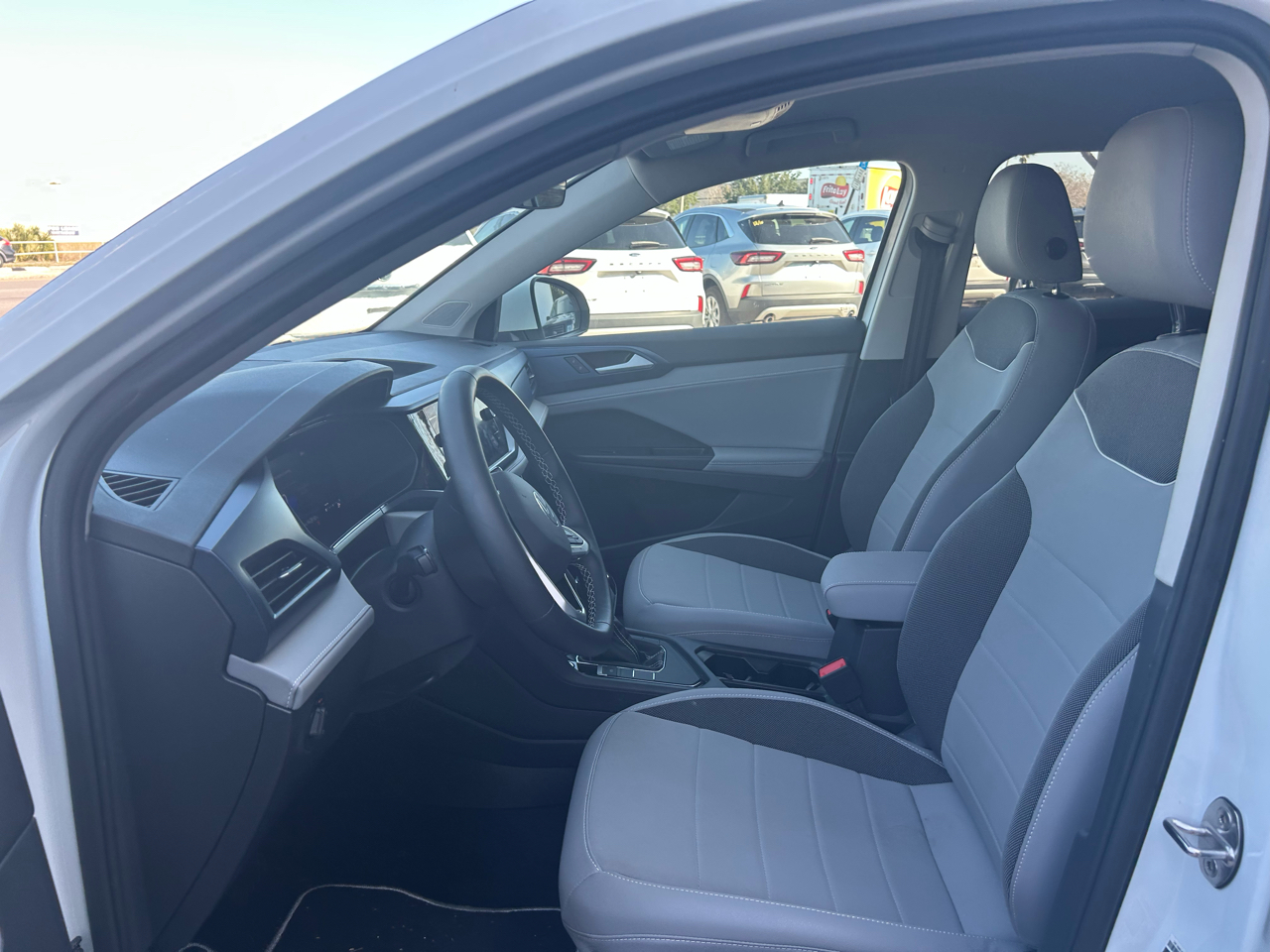 Volkswagen Taos SE FWD 2024