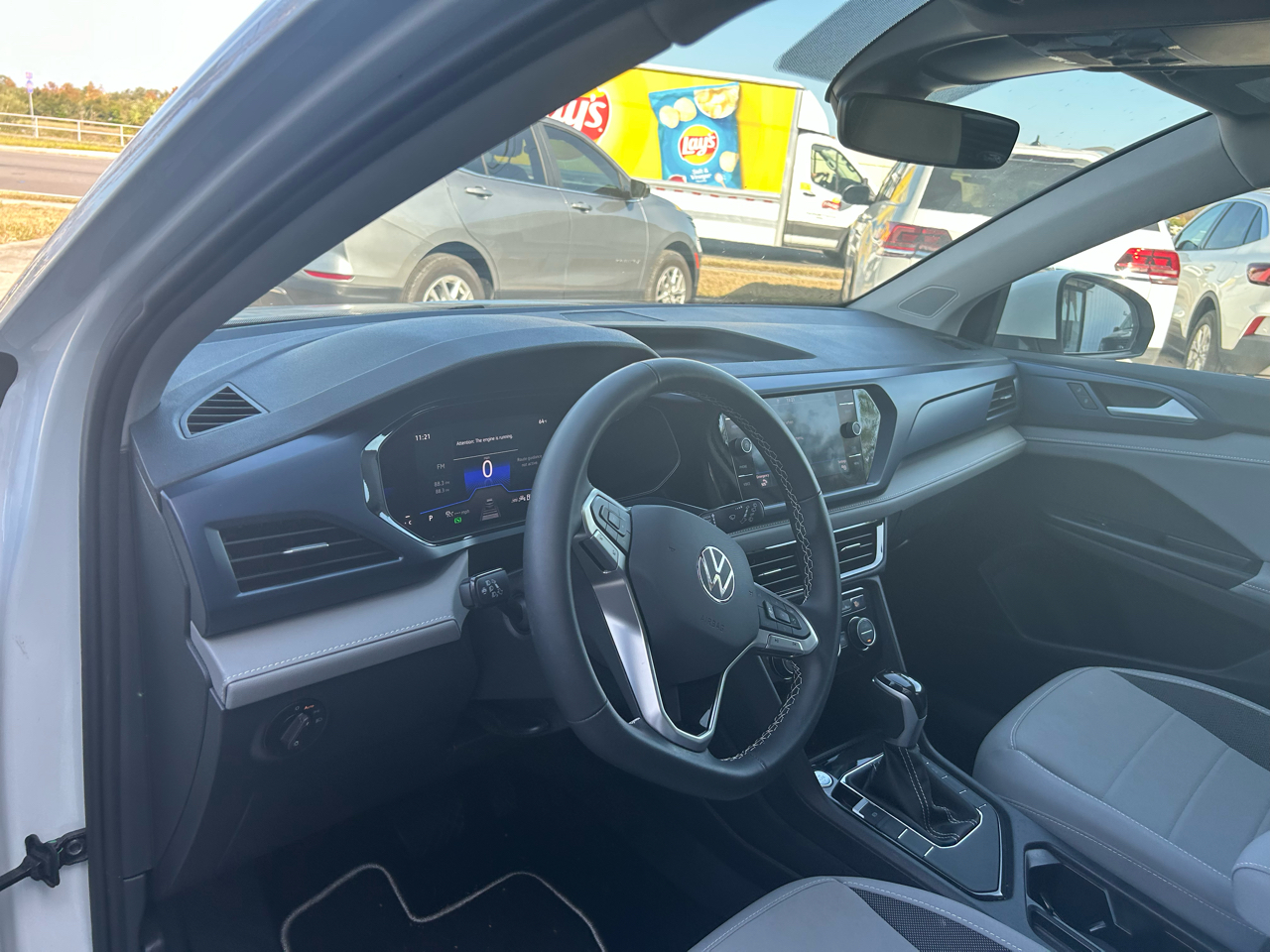 Volkswagen Taos SE FWD 2024