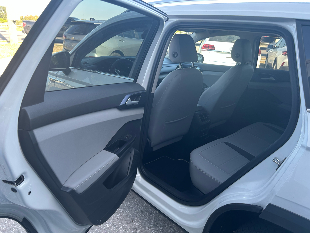 Volkswagen Taos SE FWD 2024