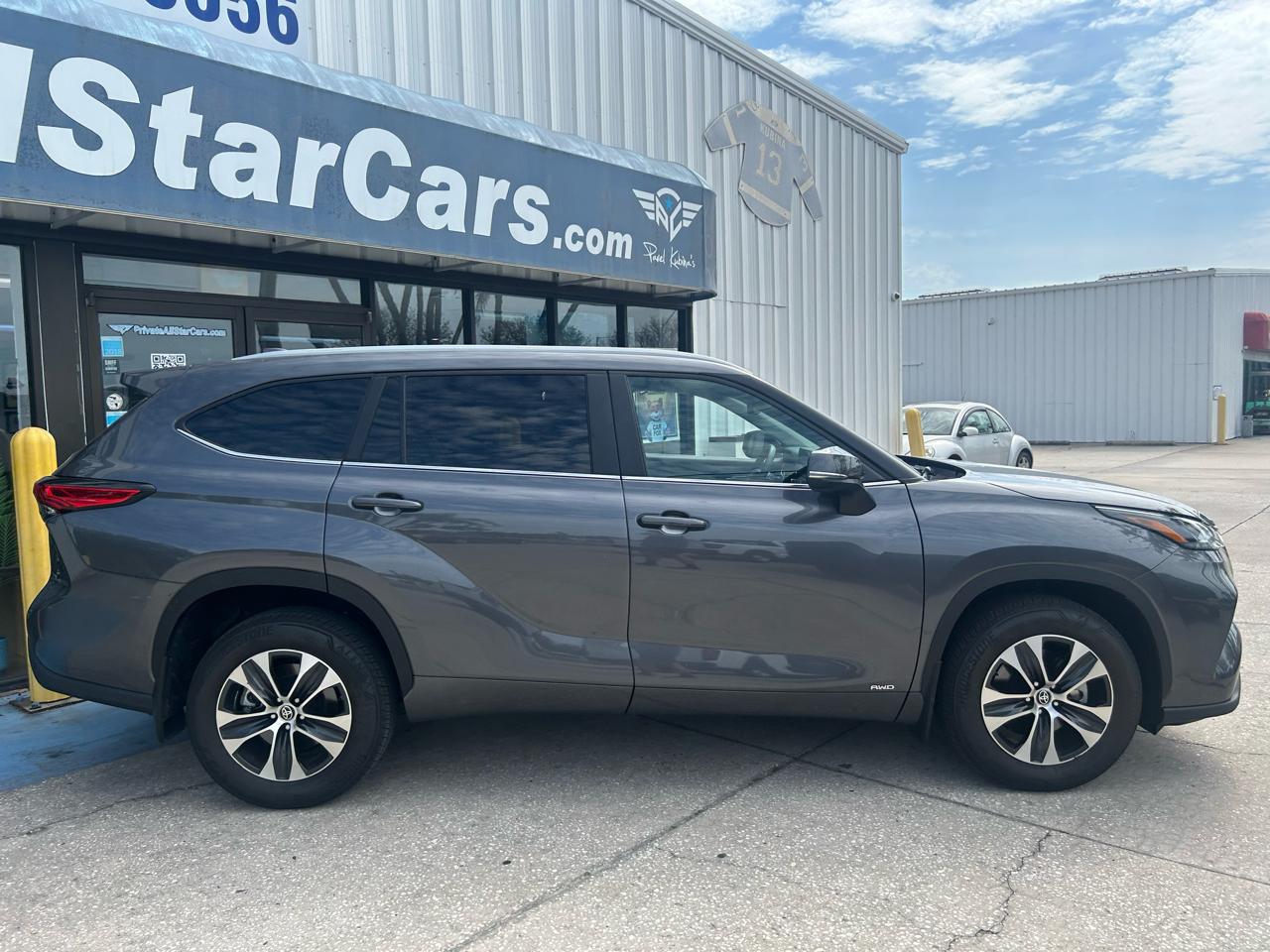View vehicle photo 4