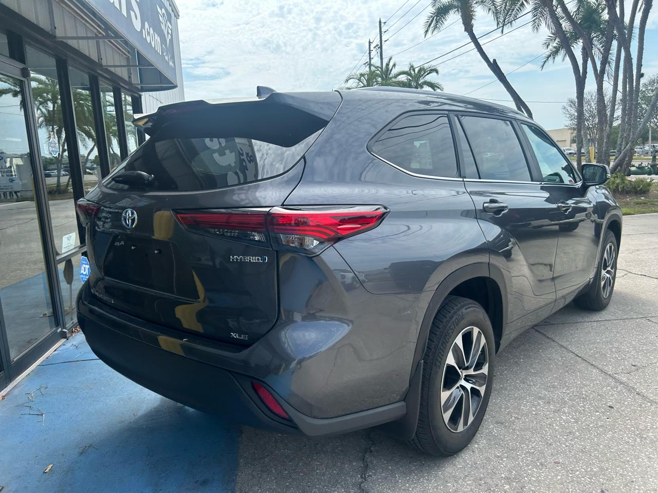 View vehicle photo 5