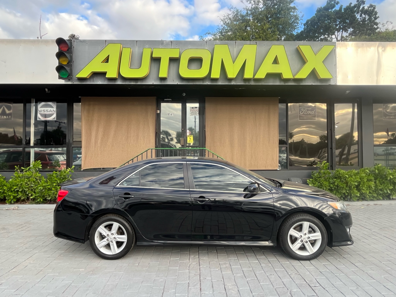 2014 Toyota CAMRY/SE/L 