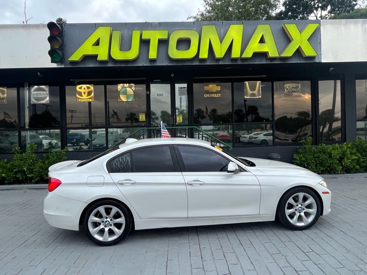 2015 BMW 3 Series 4dr Sdn 320i RWD