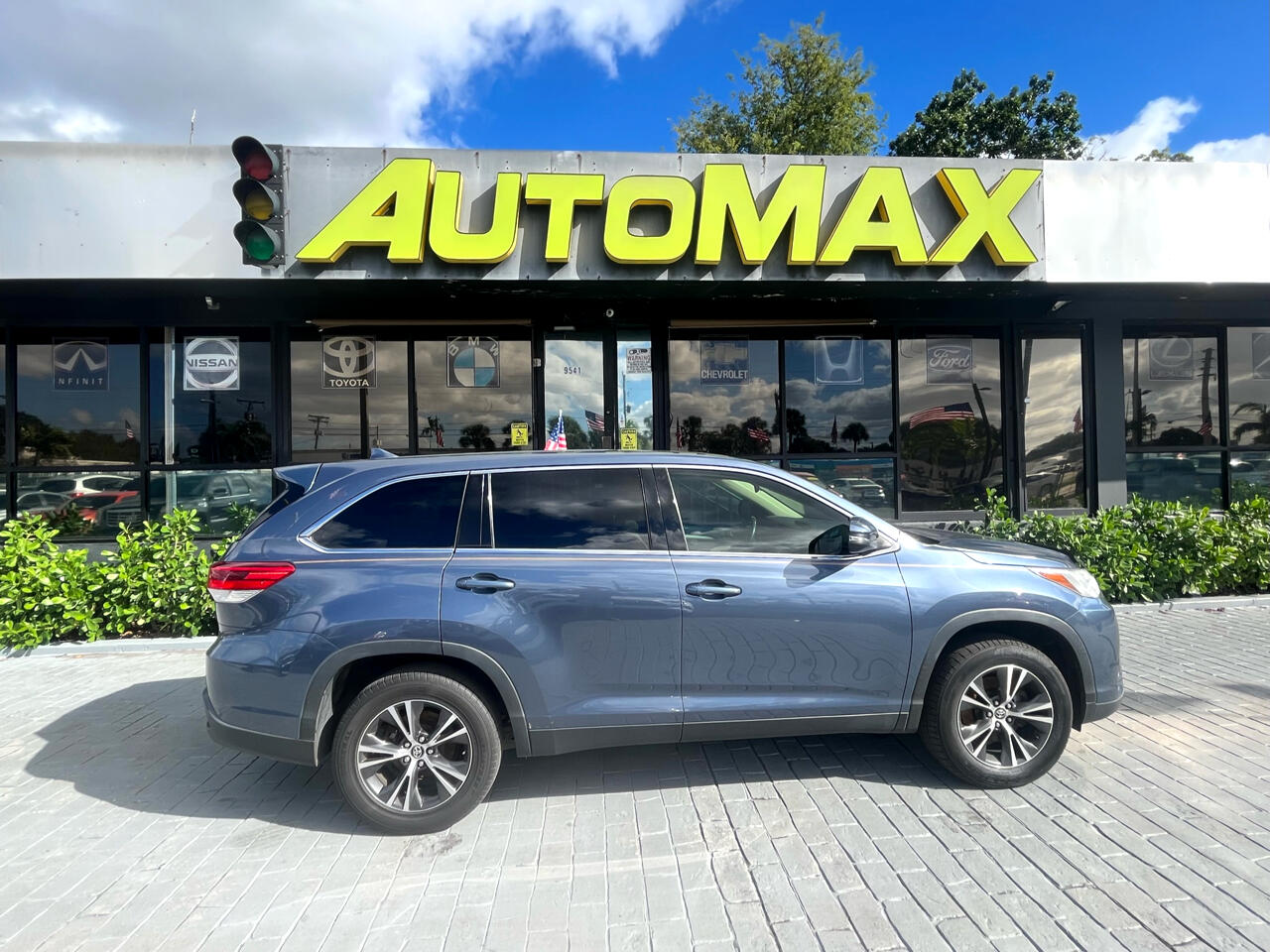 2019 Toyota Highlander LE V6 FWD (Natl)