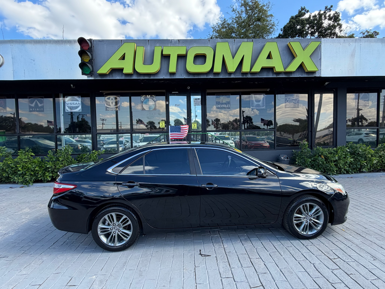 2015 Toyota Camry 4dr Sdn I4 Auto XLE (Natl)