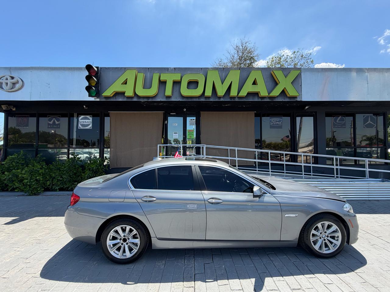 2014 BMW 5 Series 4dr Sdn 528i xDrive AWD