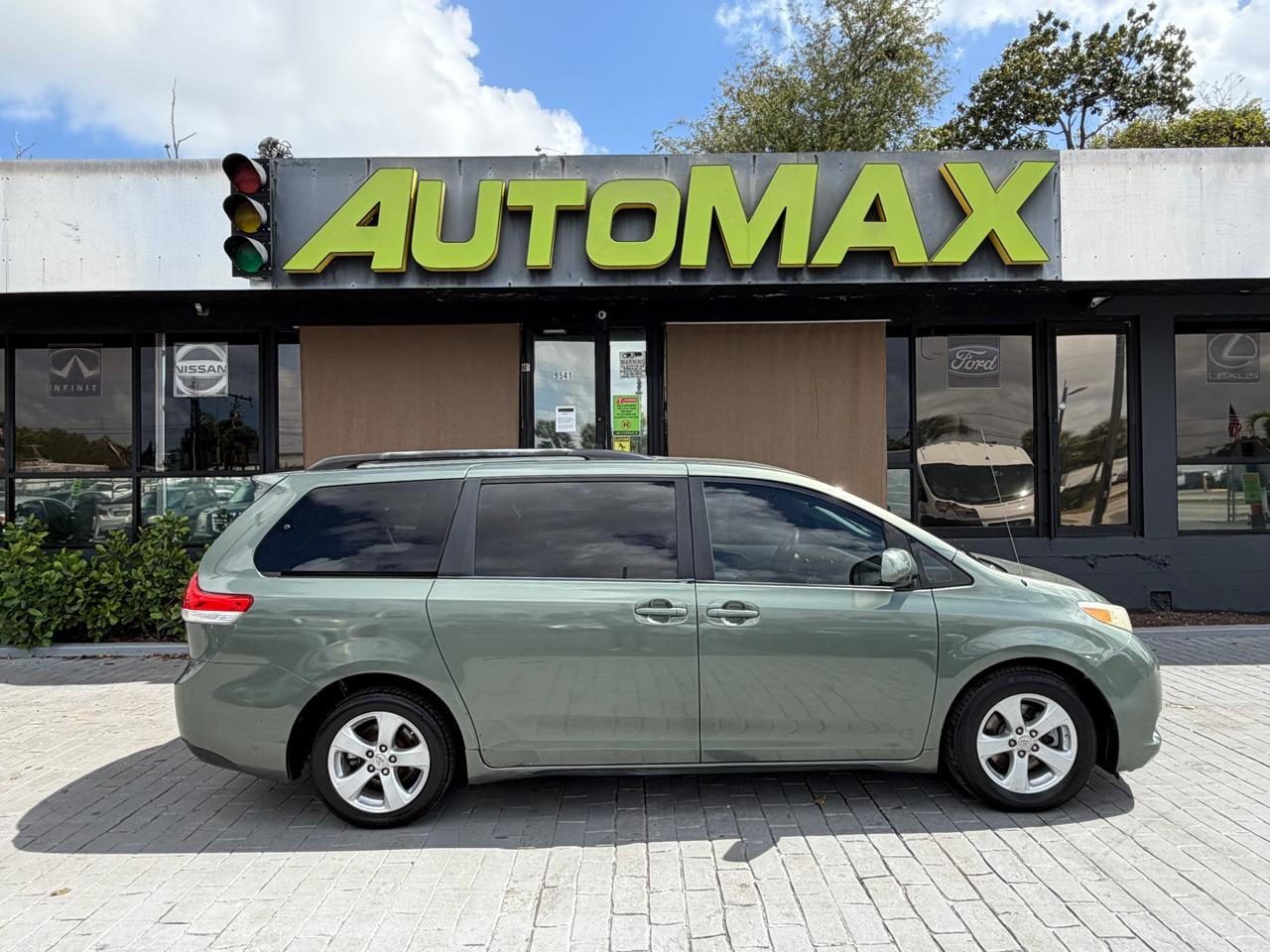 2011 Toyota Sienna 5dr 7-Pass Van V6 LE FWD (Natl)