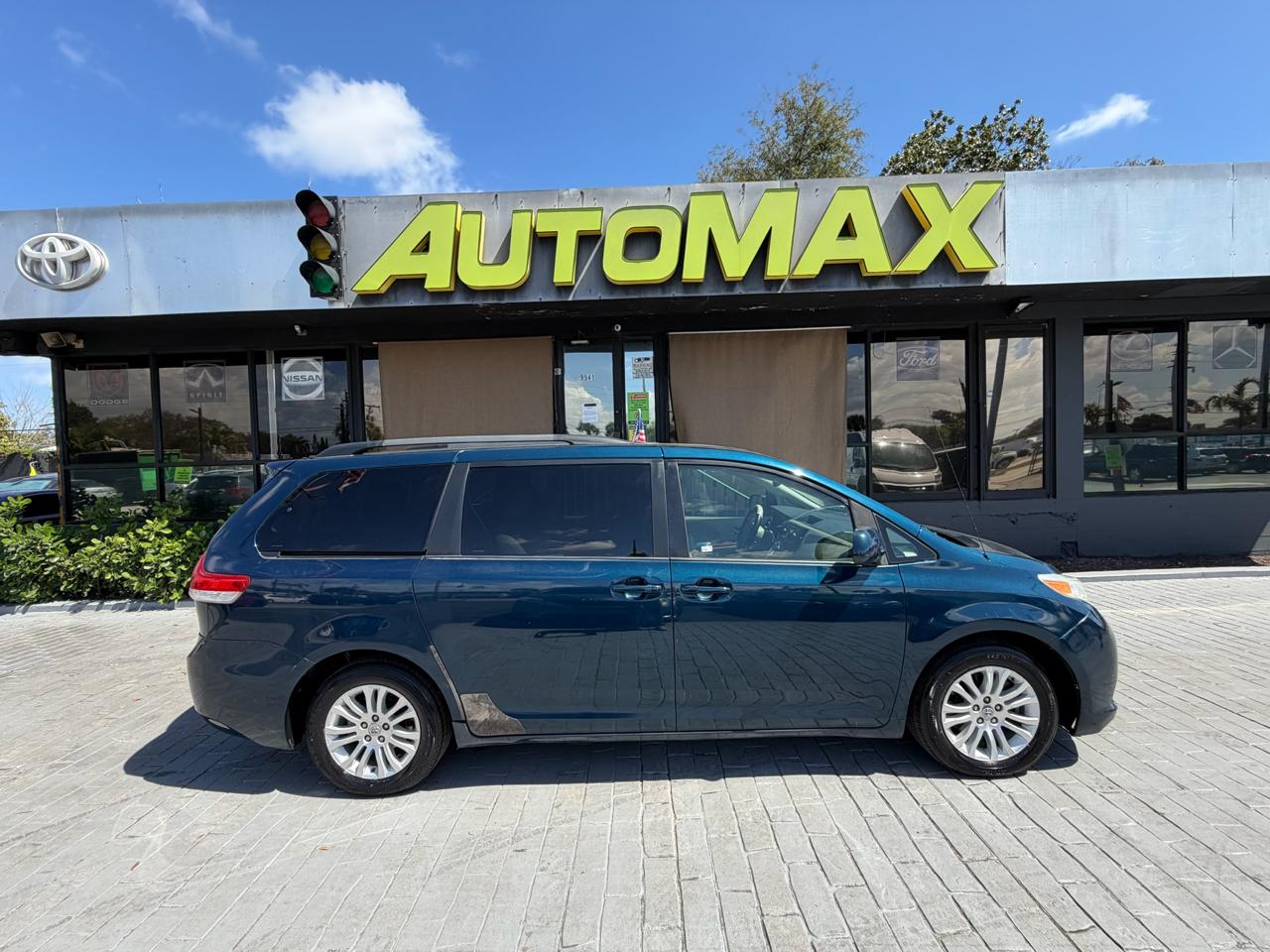 2011 Toyota Sienna 5dr 7-Pass Van V6 XLE AAS FWD (Natl)