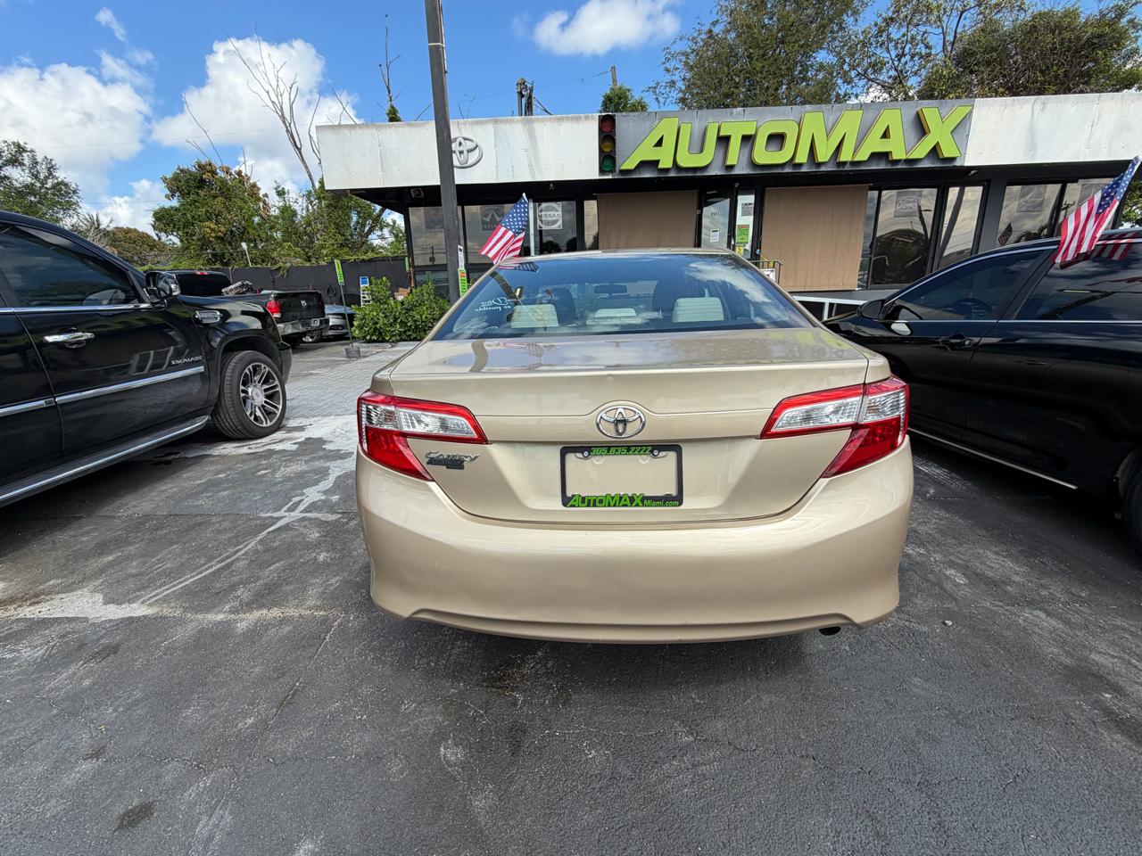 2012 Toyota Camry 4dr Sdn I4 Auto L (Natl)