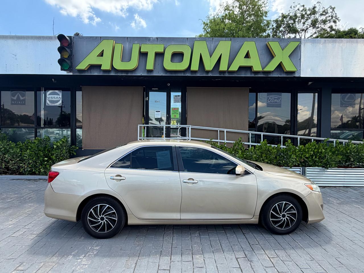 2012 Toyota Camry 4dr Sdn I4 Auto L (Natl)
