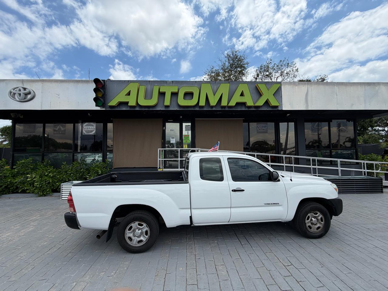 2013 Toyota Tacoma 2WD Access Cab I4 MT (Natl)