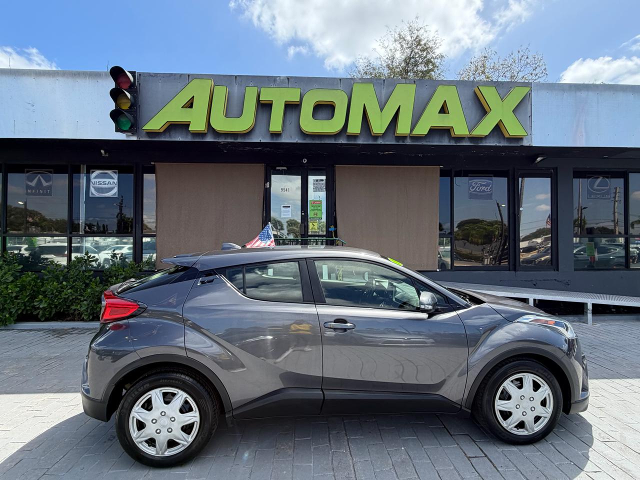 2019 Toyota C-HR XLE FWD (Natl)