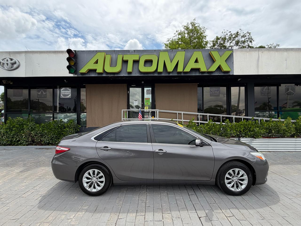 2017 Toyota Camry XLE Auto (Natl)