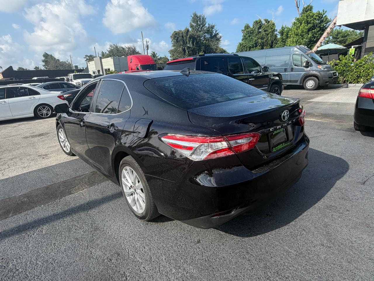 2019 Toyota Camry LE - Photo 6