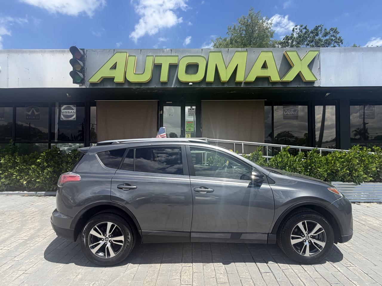 2017 Toyota RAV4 XLE AWD (Natl)
