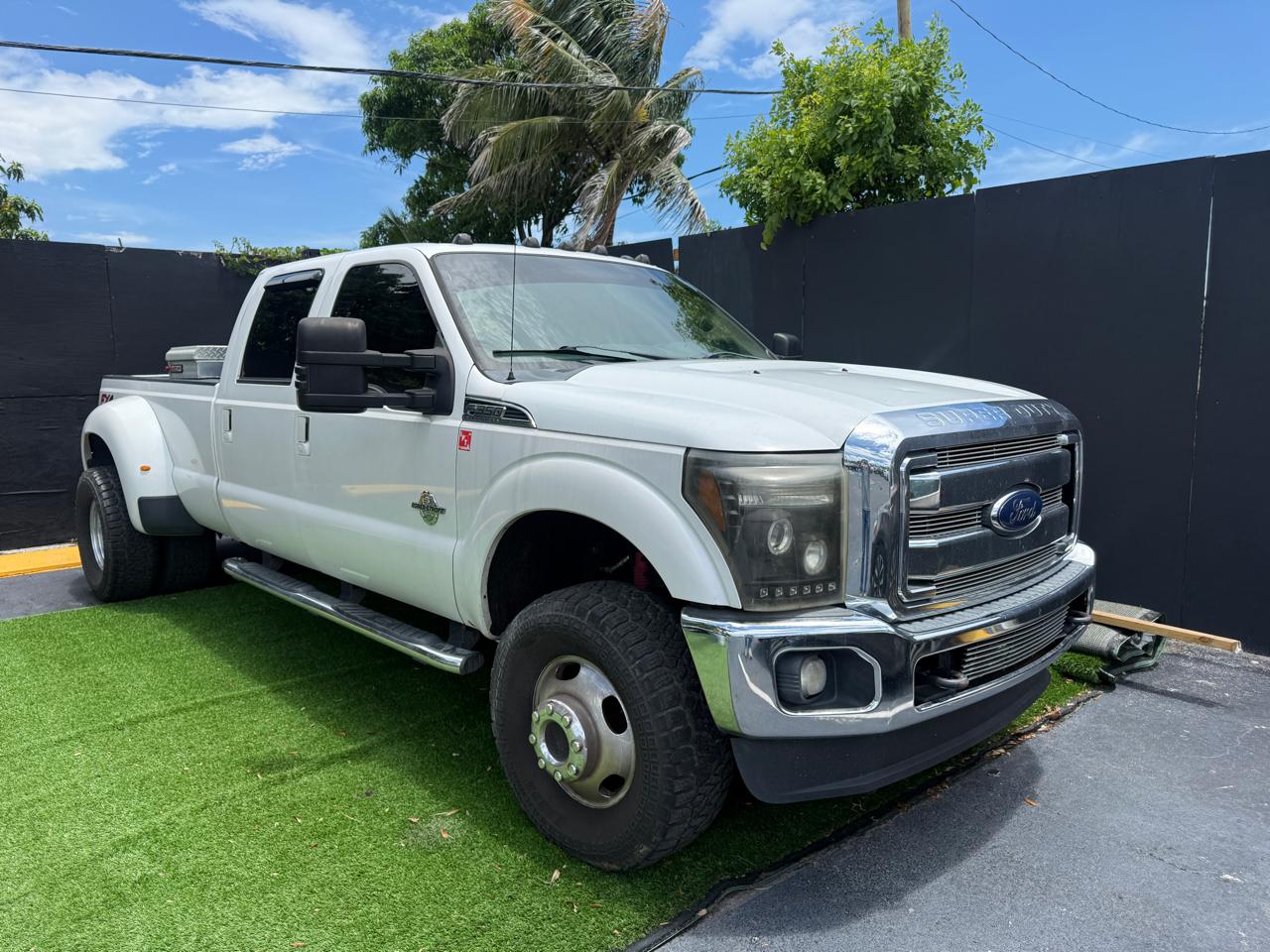 2015 Ford Super Duty F-350 DRW 4WD Crew Cab 172" Platinum