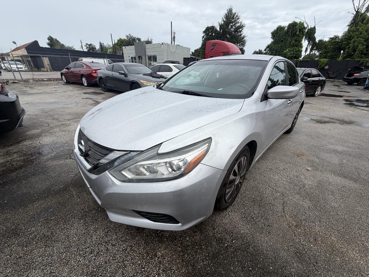 Nissan Altima photo 3