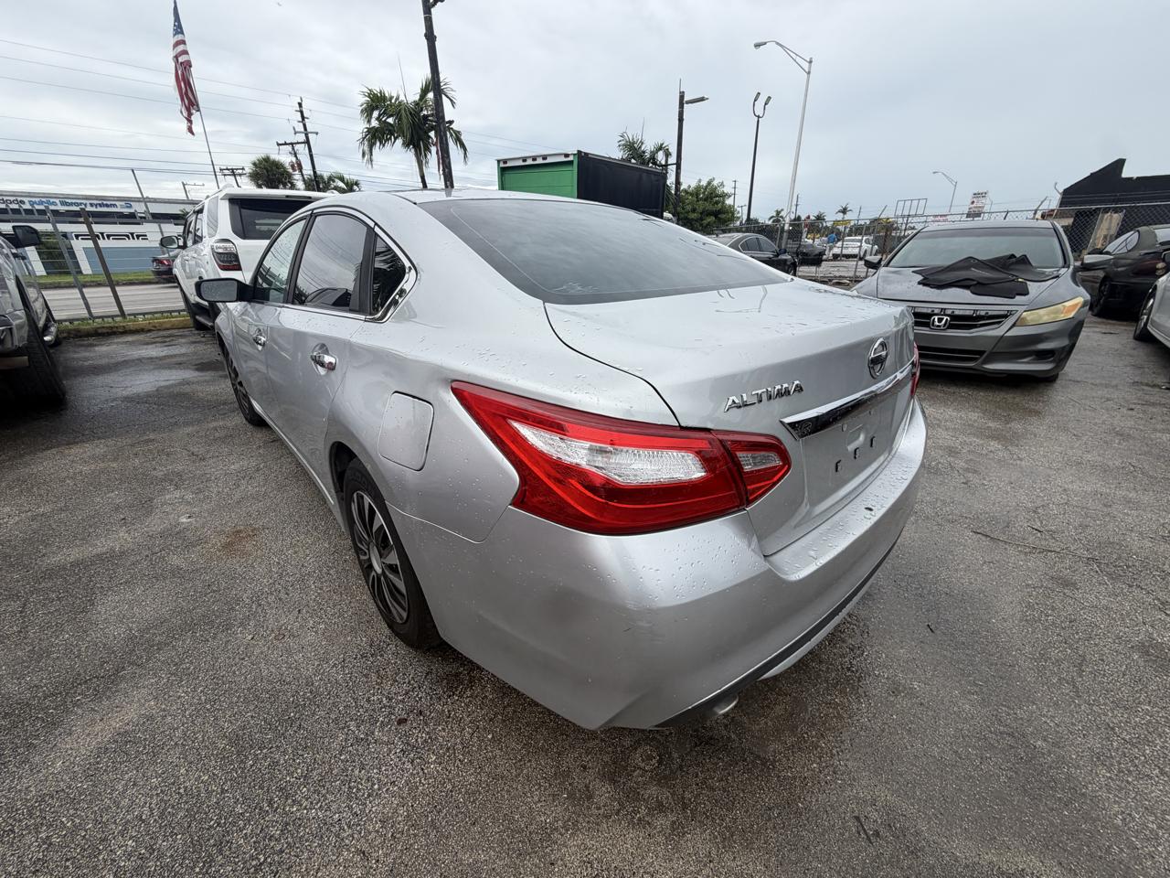 Nissan Altima photo 6