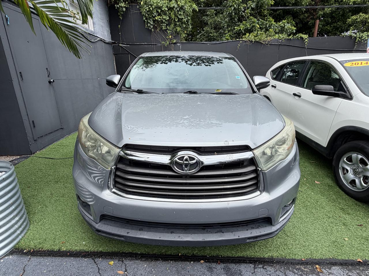 Toyota Highlander photo 2