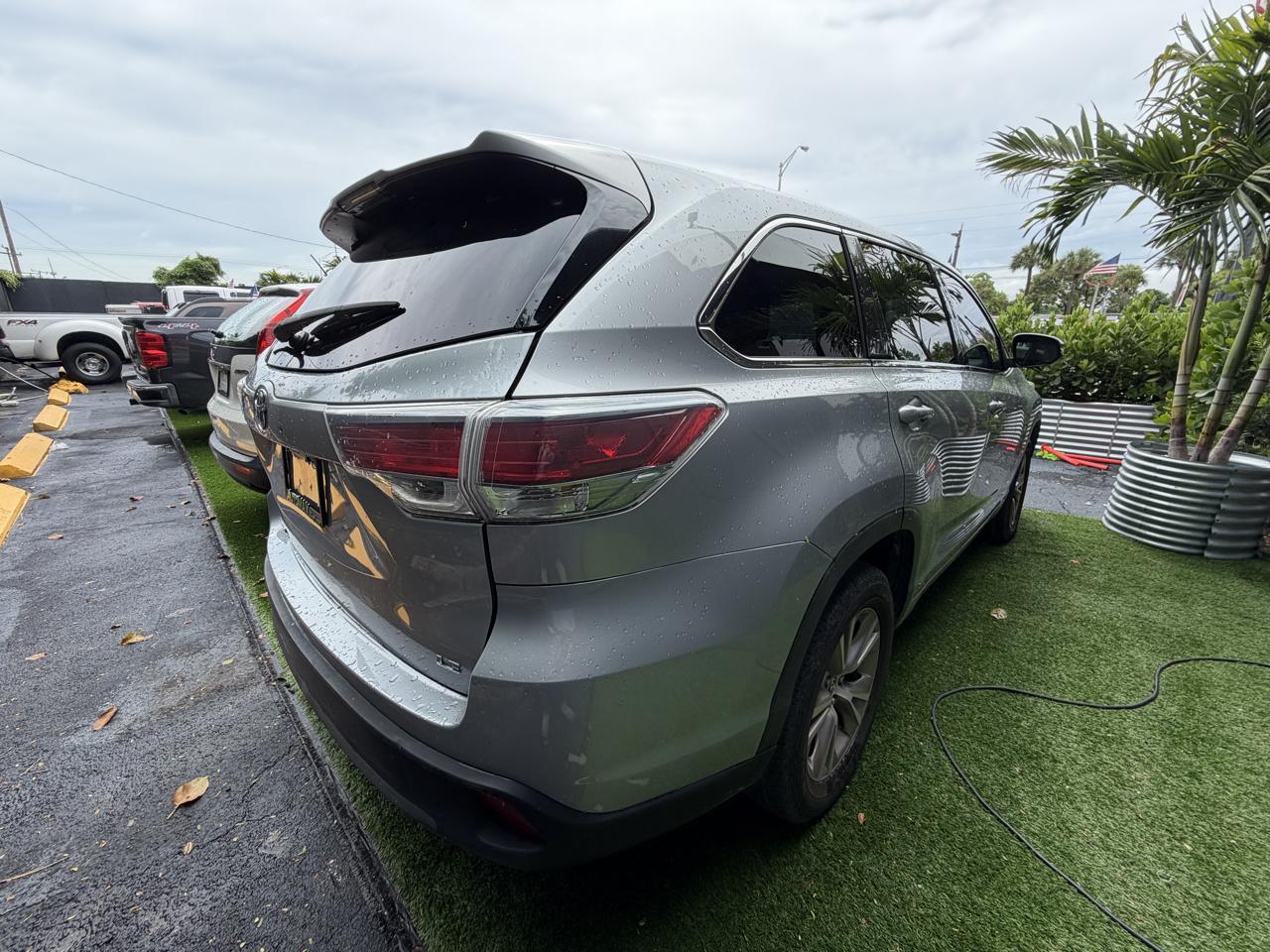 Toyota Highlander photo 3