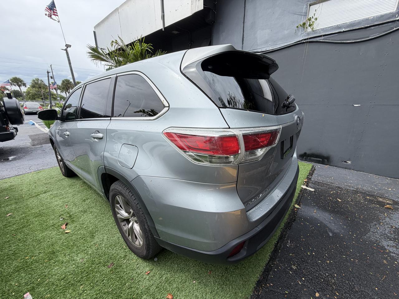 Toyota Highlander photo 4