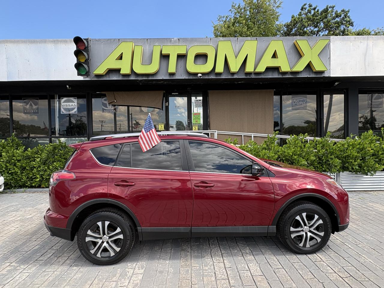 2018 Toyota RAV4 LE FWD (Natl)