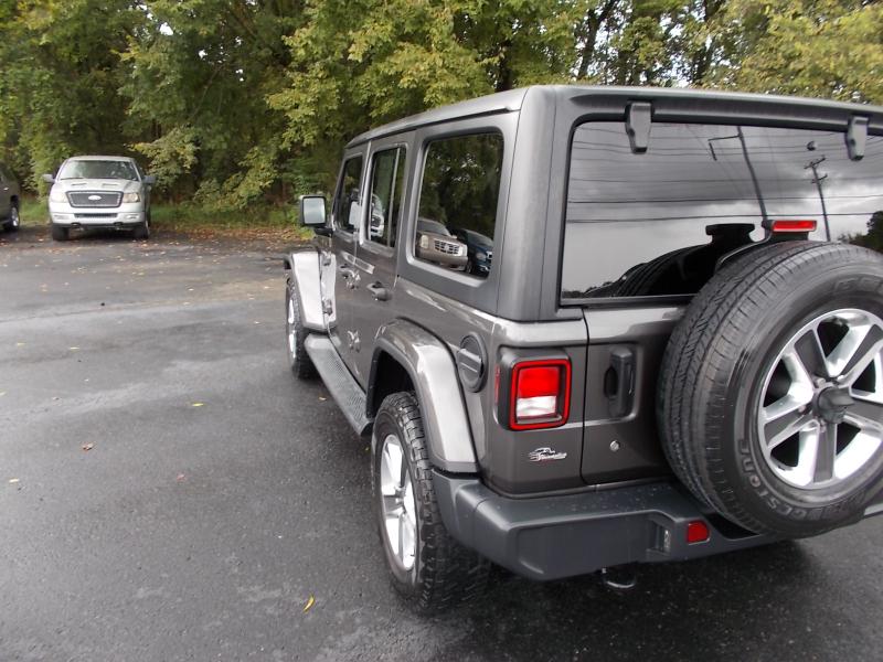 2019 Jeep Wrangler Unlimited Sahara photo 2