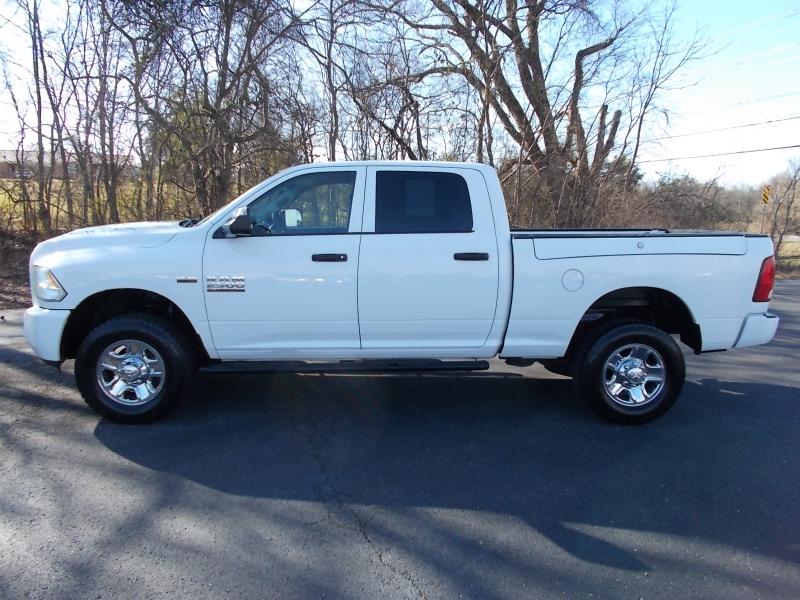 RAM 2500 Tradesman 4x4 Crew Cab 6'4" Box 2017