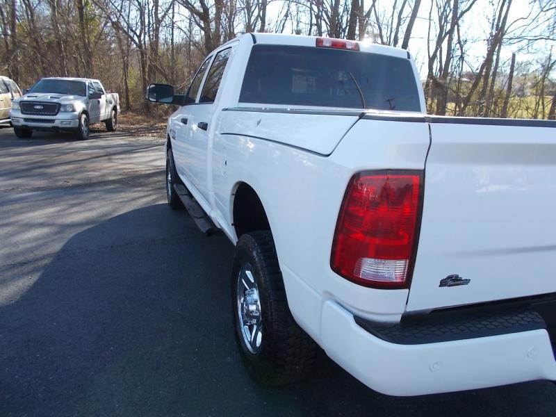 RAM 2500 Tradesman 4x4 Crew Cab 6'4" Box 2017