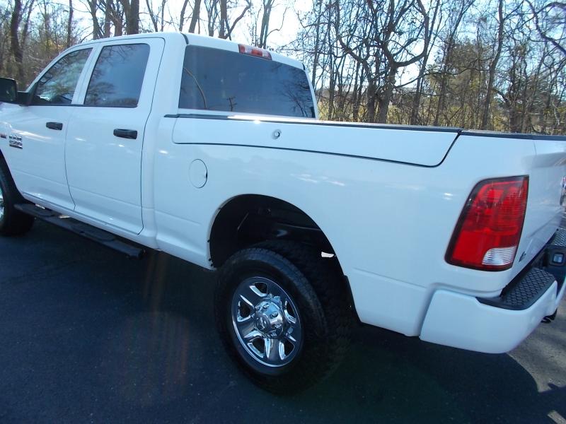 RAM 2500 Tradesman 4x4 Crew Cab 6'4" Box 2017