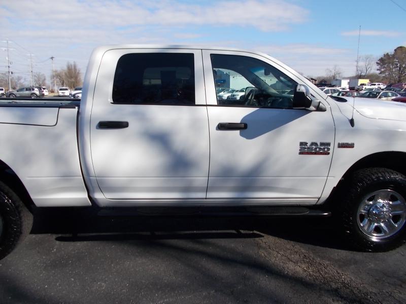 RAM 2500 Tradesman 4x4 Crew Cab 6'4" Box 2017