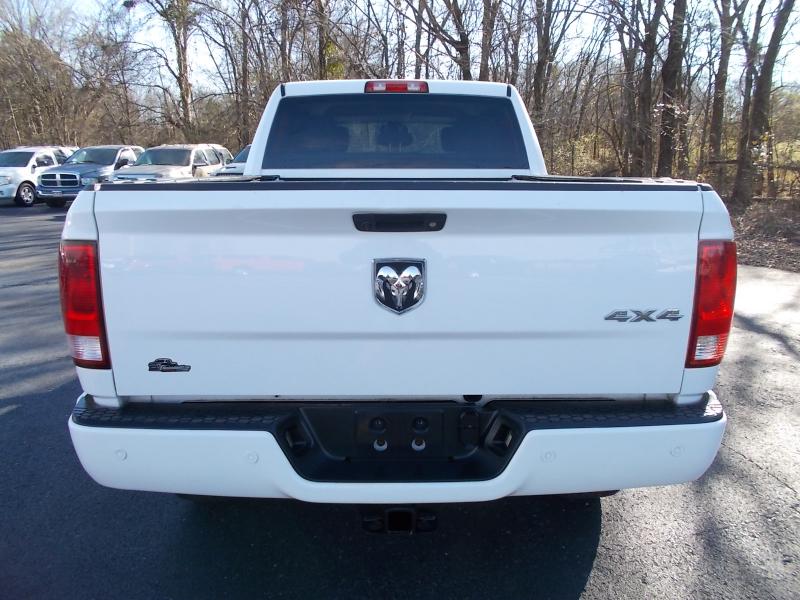 RAM 2500 Tradesman 4x4 Crew Cab 6'4" Box 2017