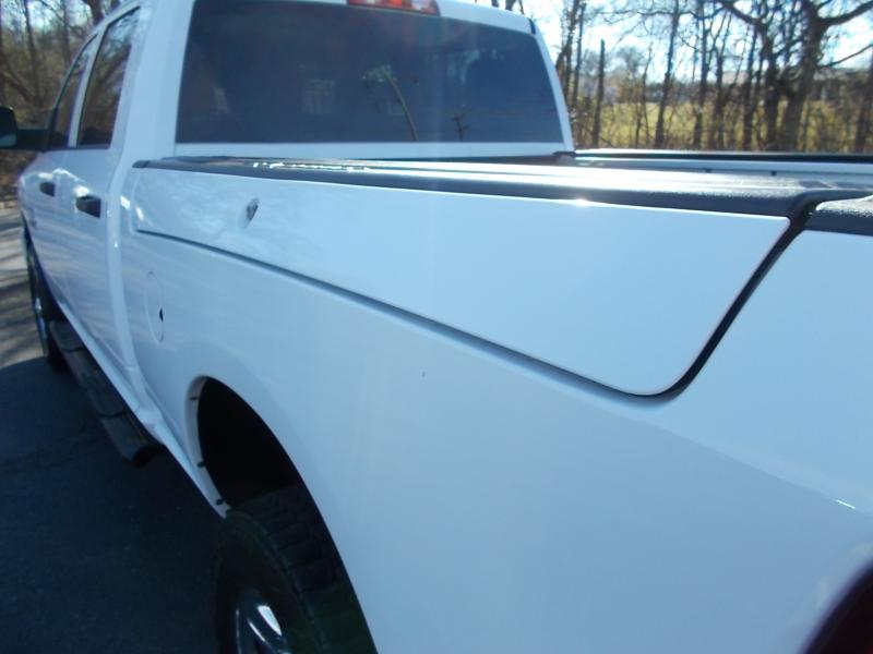 RAM 2500 Tradesman 4x4 Crew Cab 6'4" Box 2017