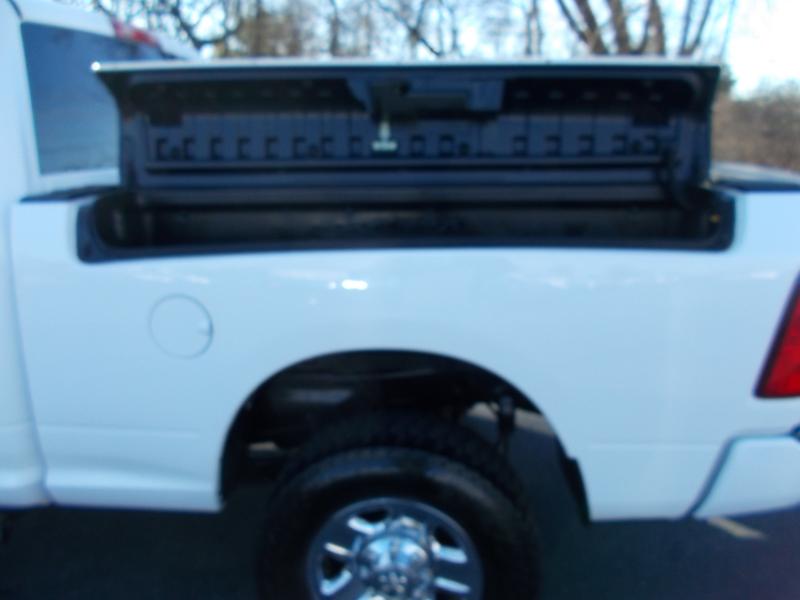 RAM 2500 Tradesman 4x4 Crew Cab 6'4" Box 2017