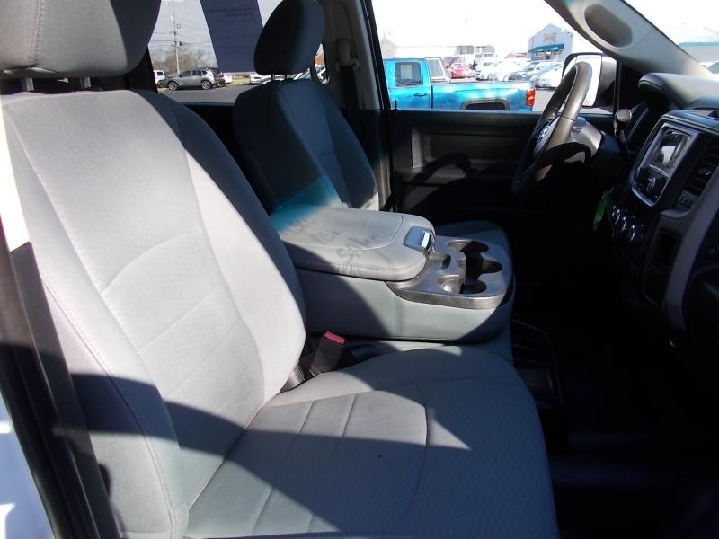 RAM 2500 Tradesman 4x4 Crew Cab 6'4" Box 2017