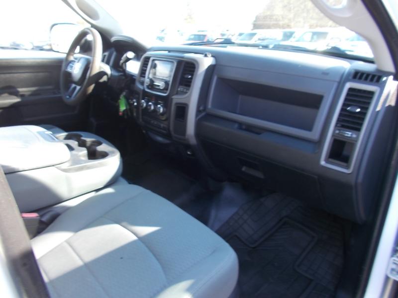 RAM 2500 Tradesman 4x4 Crew Cab 6'4" Box 2017