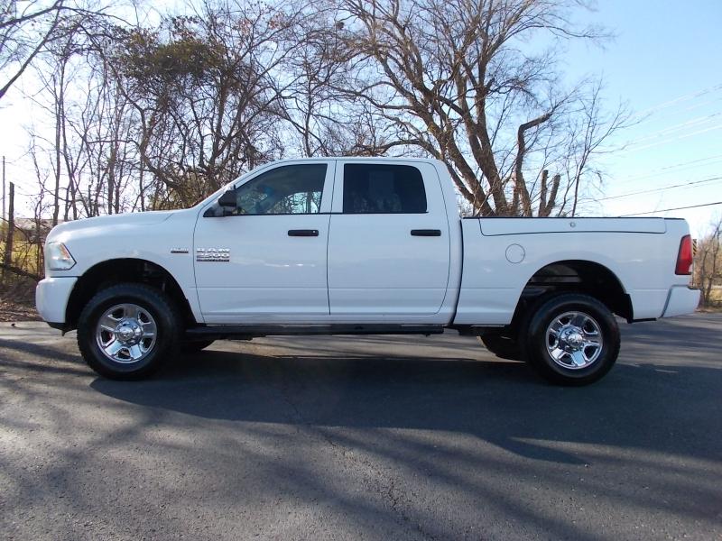 RAM 2500 Tradesman 4x4 Crew Cab 6'4" Box 2017
