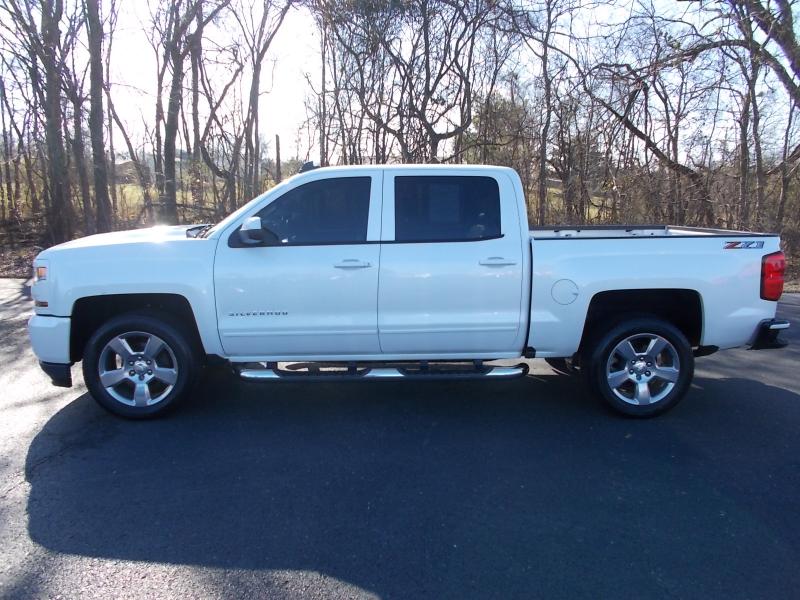 Chevrolet Silverado 1500 4WD Crew Cab 143.5" LT w/2LT 2018