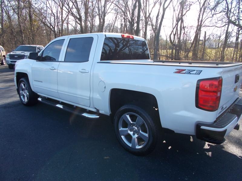 Chevrolet Silverado 1500 4WD Crew Cab 143.5" LT w/2LT 2018