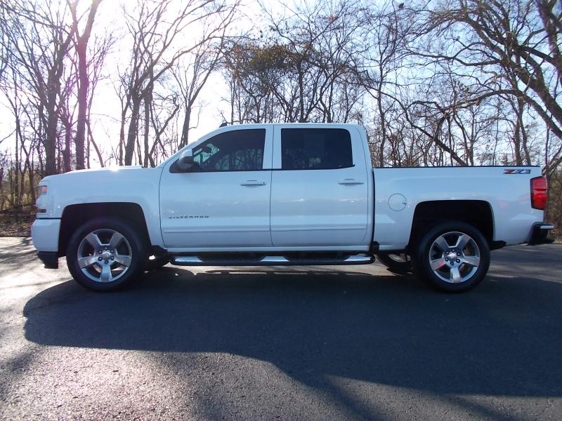 Chevrolet Silverado 1500 4WD Crew Cab 143.5" LT w/2LT 2018