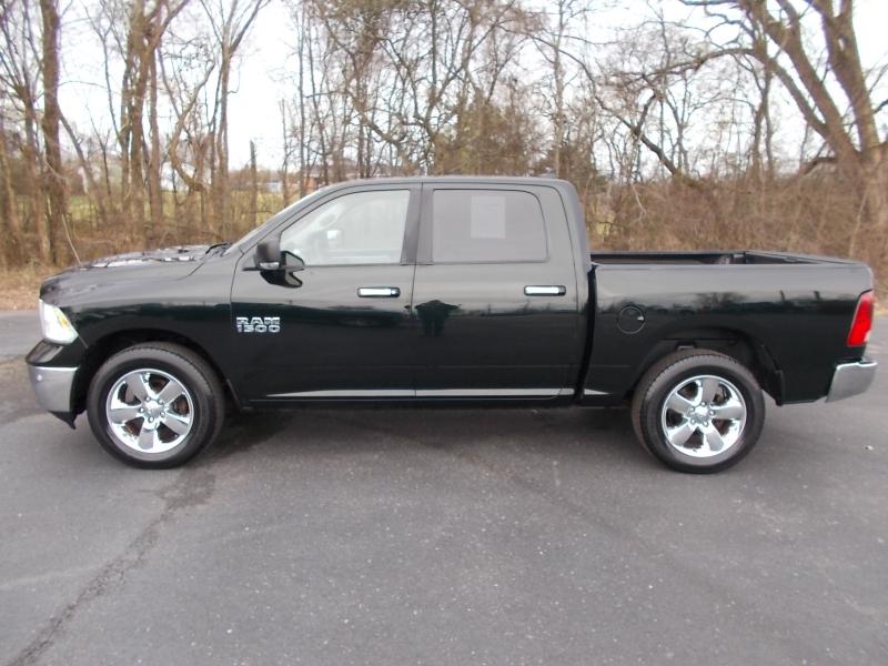 RAM 1500 4WD Crew Cab 140.5" Big Horn 2016