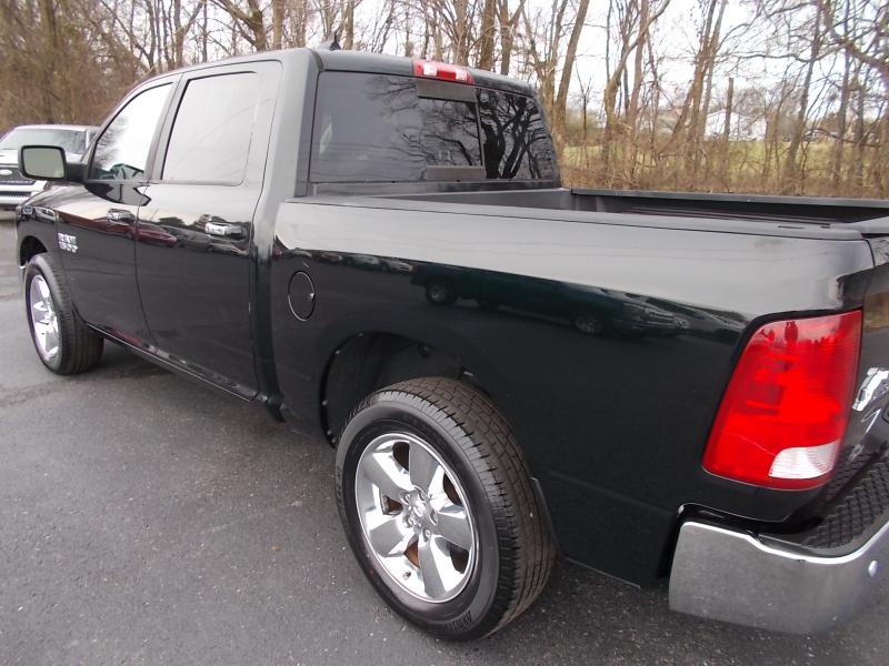 RAM 1500 4WD Crew Cab 140.5" Big Horn 2016