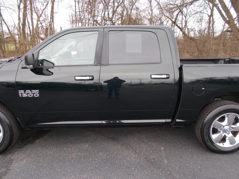 RAM 1500 4WD Crew Cab 140.5" Big Horn 2016