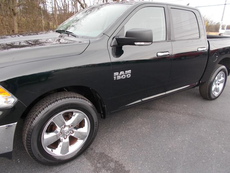 RAM 1500 4WD Crew Cab 140.5" Big Horn 2016