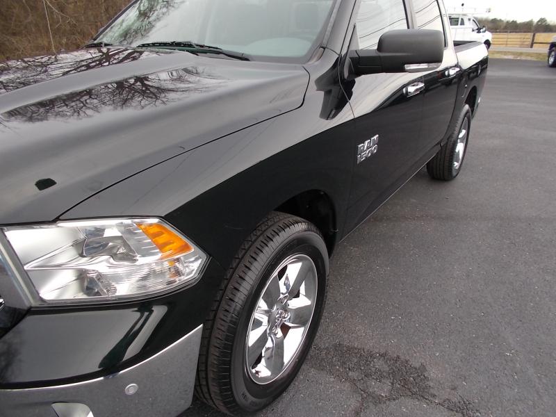 RAM 1500 4WD Crew Cab 140.5" Big Horn 2016