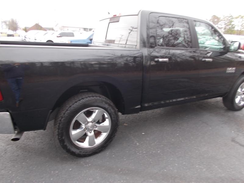 RAM 1500 4WD Crew Cab 140.5" Big Horn 2016