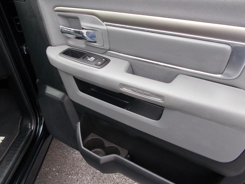 RAM 1500 4WD Crew Cab 140.5" Big Horn 2016