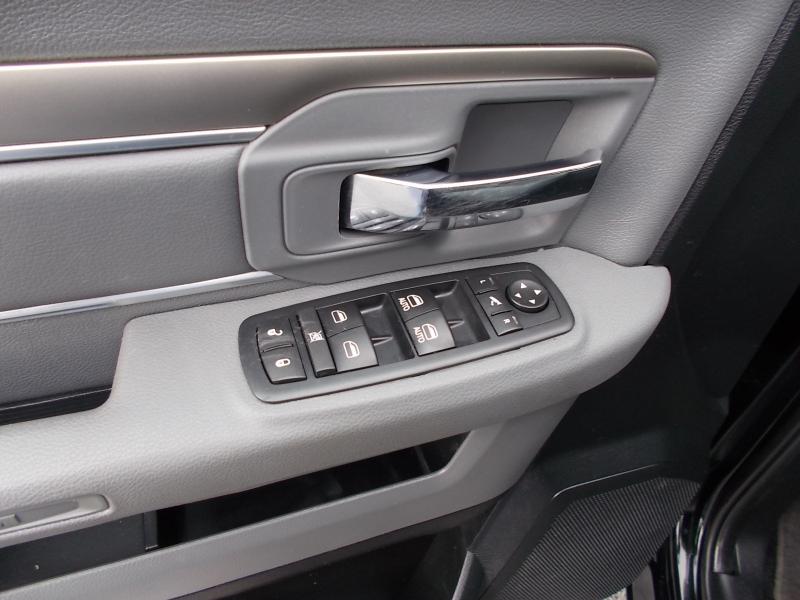 RAM 1500 4WD Crew Cab 140.5" Big Horn 2016