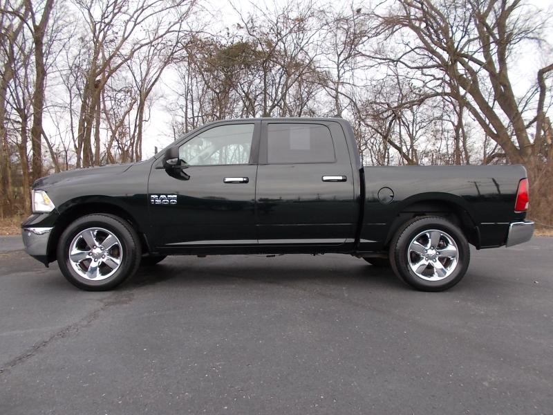 RAM 1500 4WD Crew Cab 140.5" Big Horn 2016